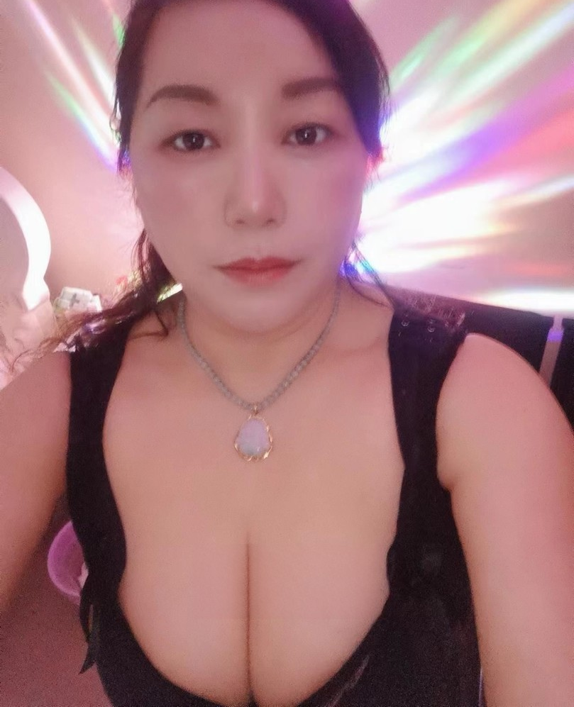 沙区金沙国际大胸熟女