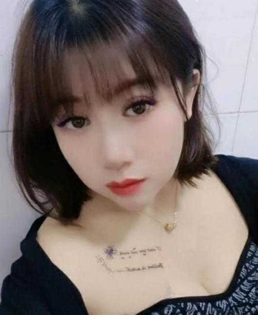 白云少妇琴