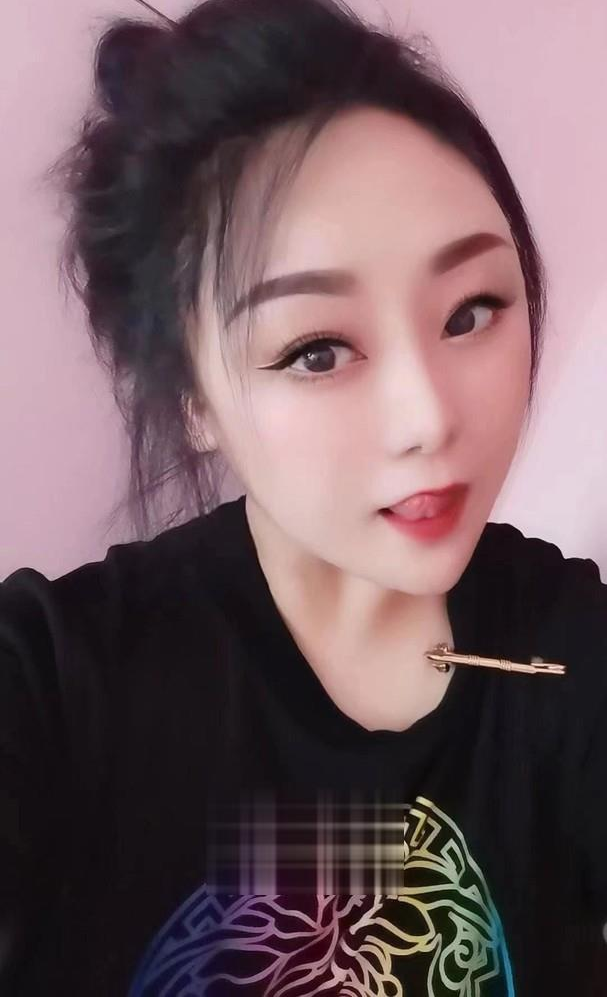 熟女风的妹子