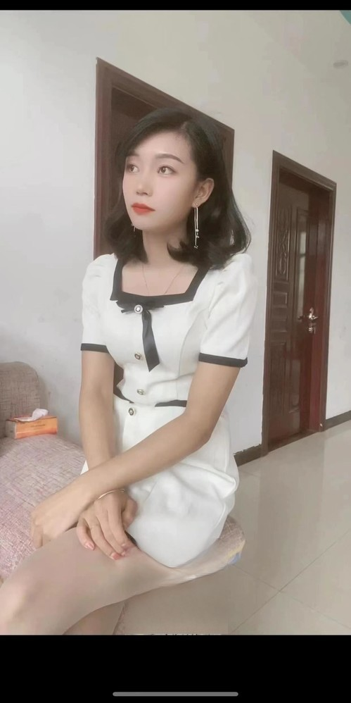 骚气浪荡玩得开的莹莹