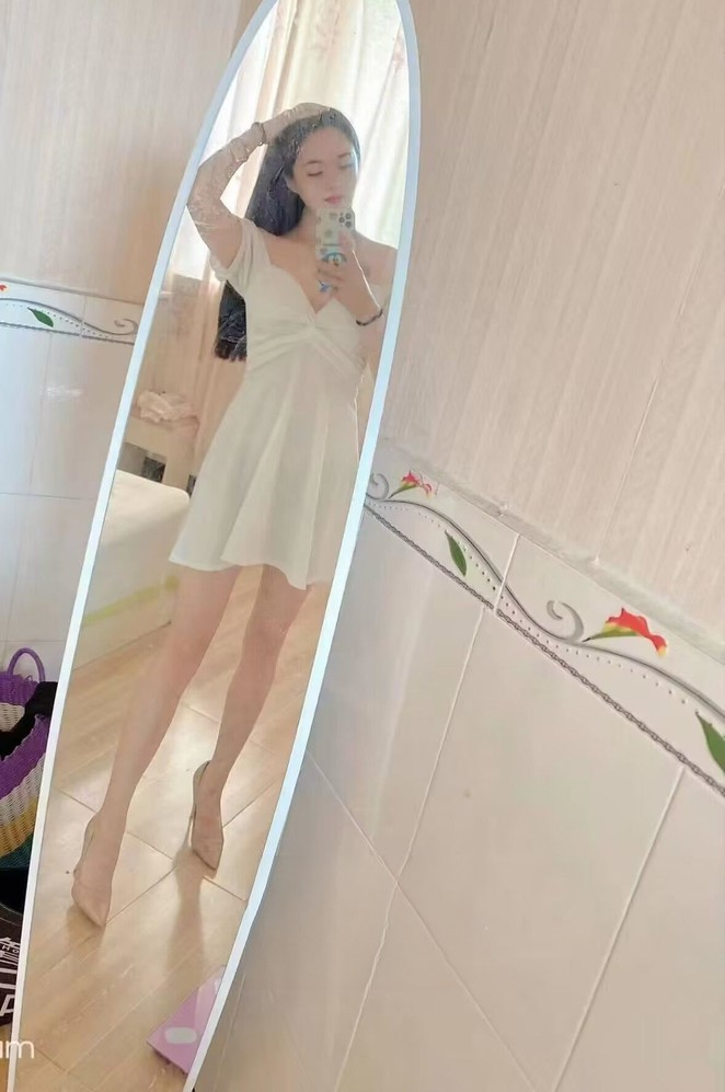 钟楼风骚少妇口活一流，下面紧致