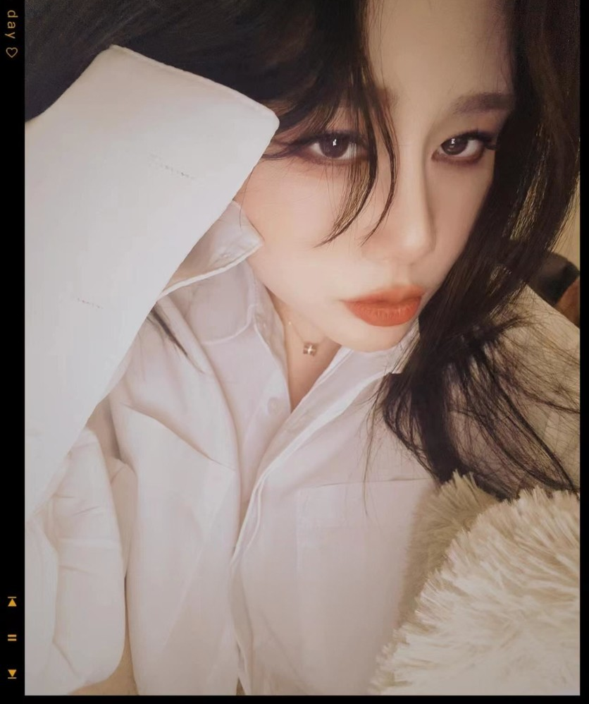 栖霞欧美风大码美女