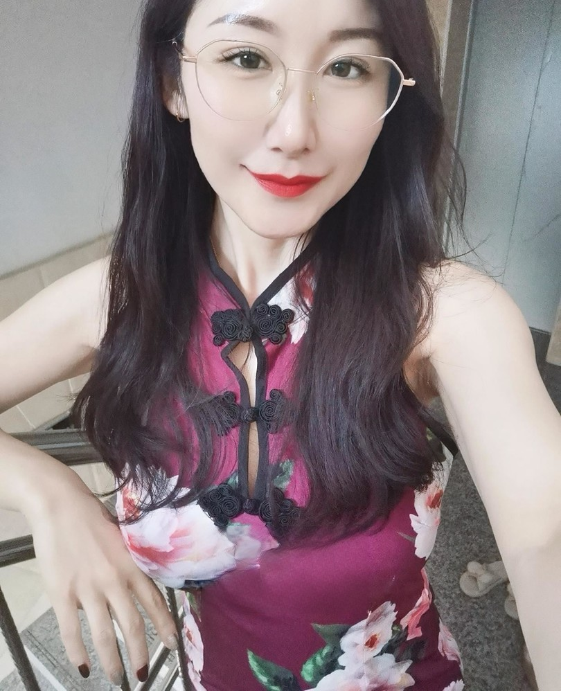 西局大胸妩媚的御姐