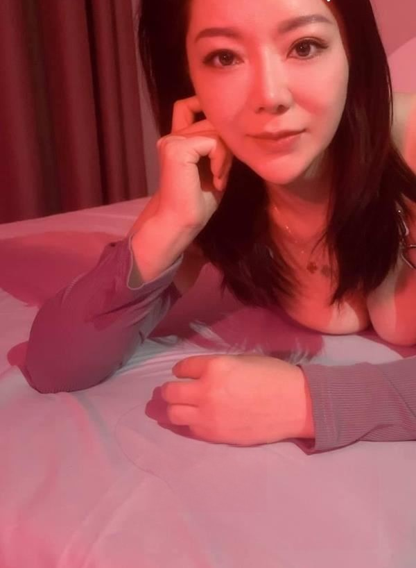 火辣巨乳熟女静静