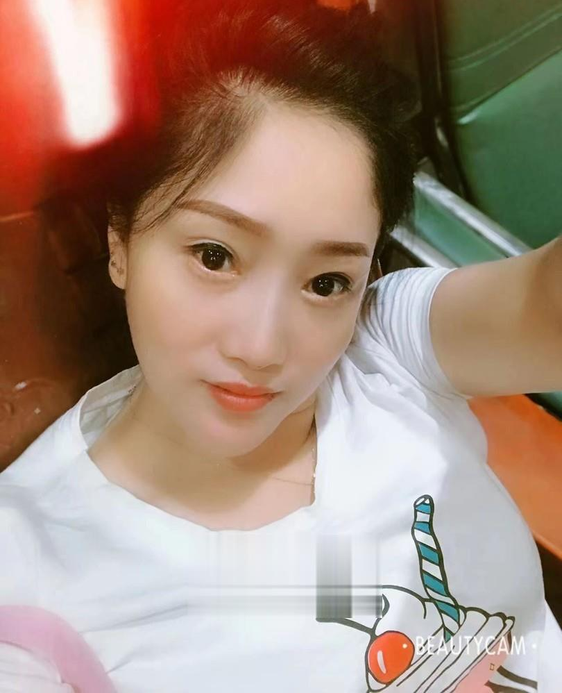 无小肚腩少妇