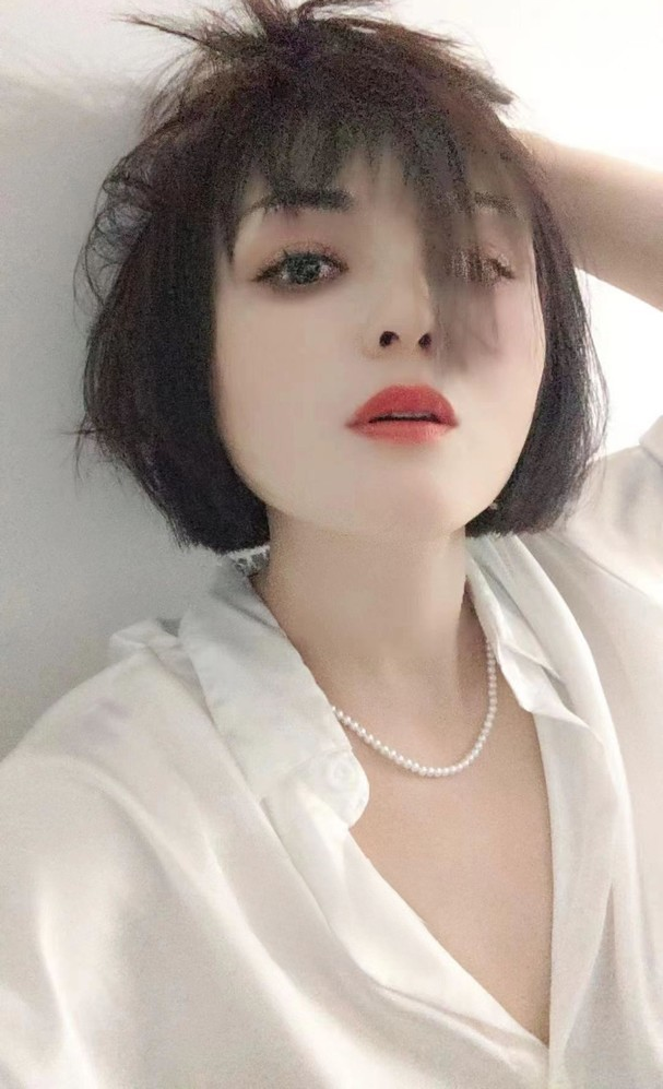 职场装束中尺少妇