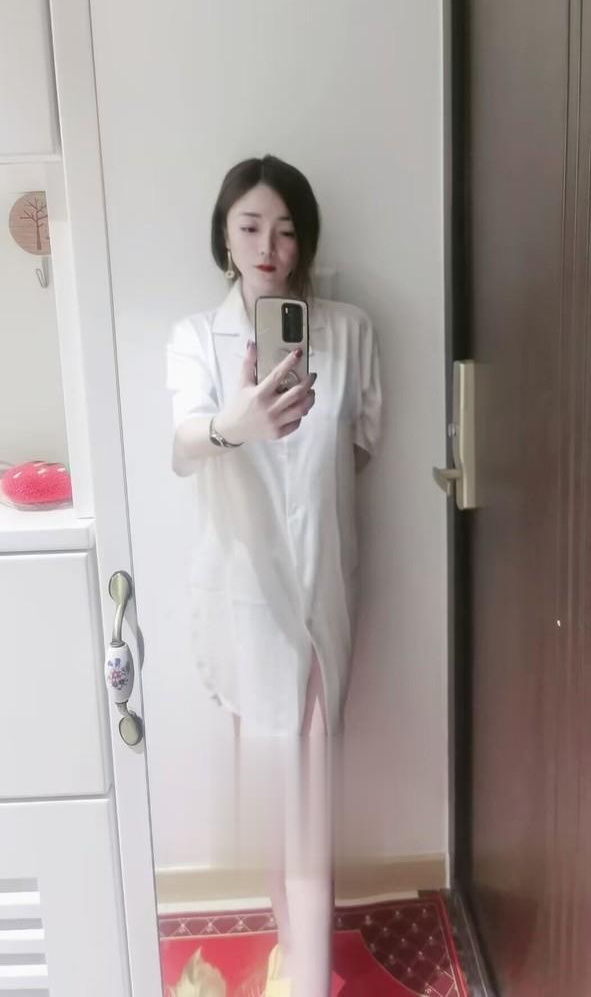 白嫩长腿御姐