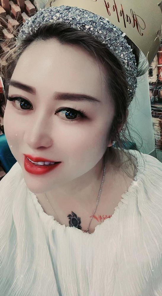 丰满黑丝少妇