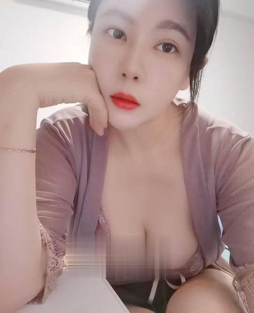 风骚大胸妹子