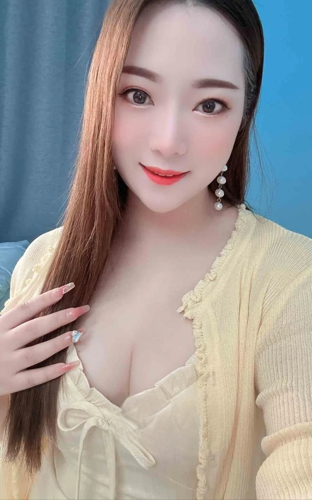 卓越世纪中心的熟女