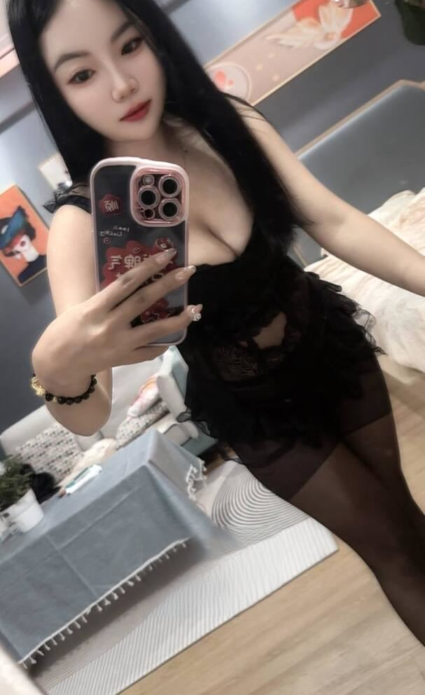 粉嫩大胸妹