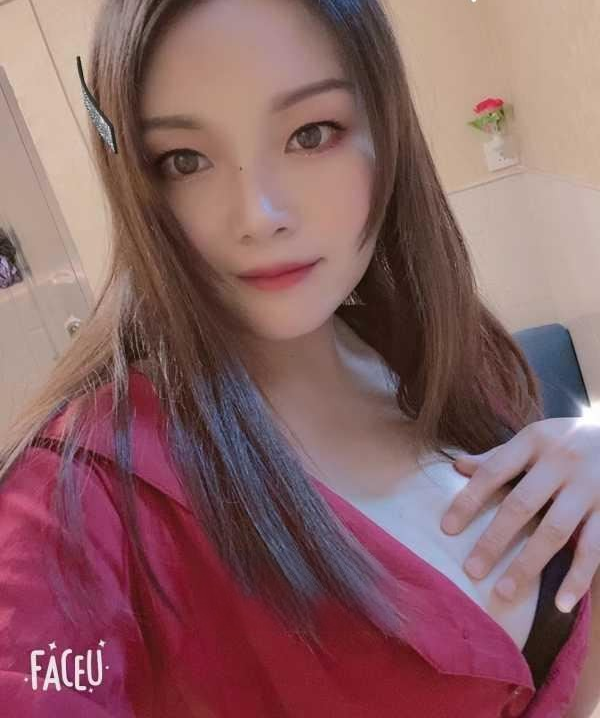 蜀山口活天花板丽妮
