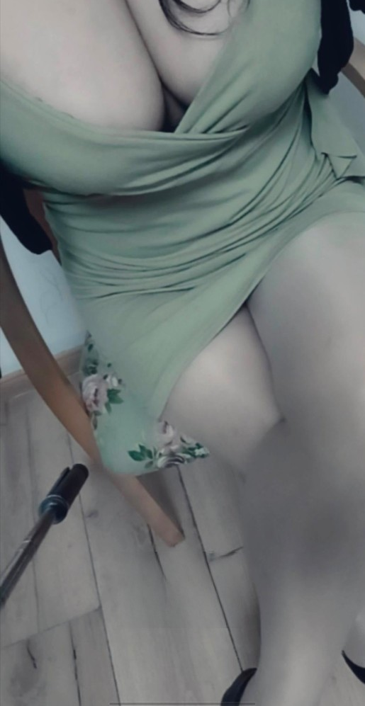 秦淮丰满巨乳丽丽