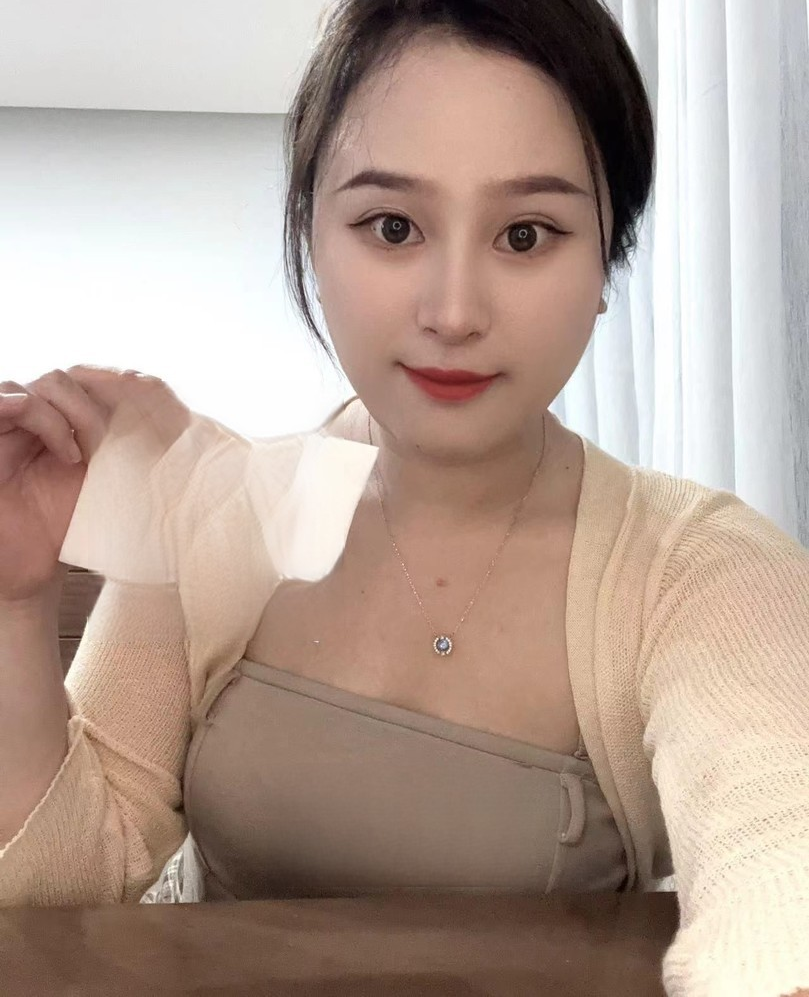 七宝大眼美女小丫