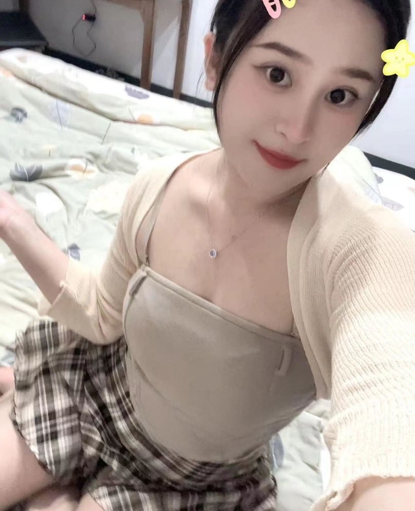 七宝大眼美女小丫