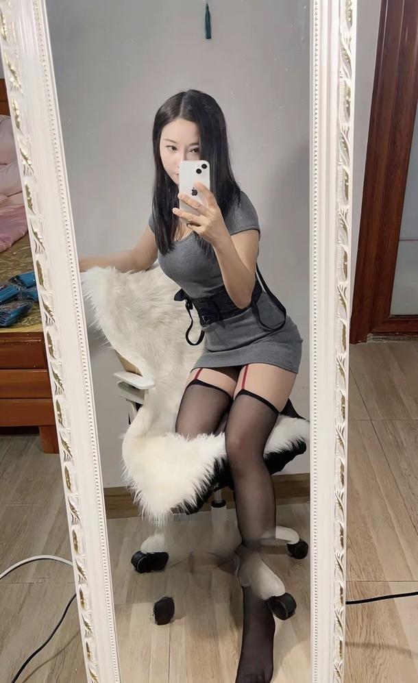 金牛情趣制服黑丝少妇