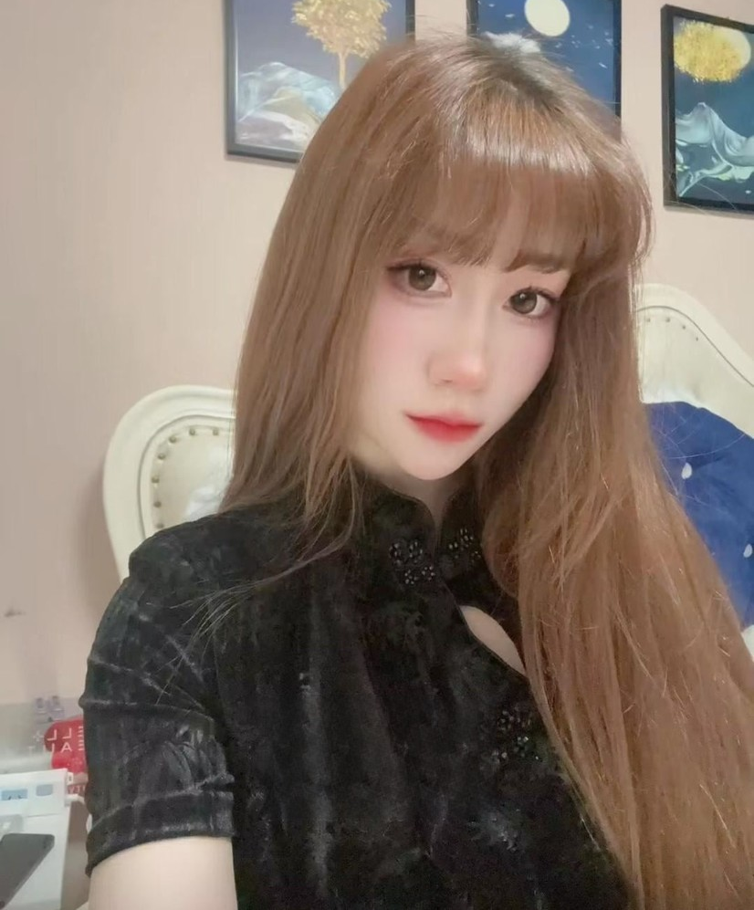 南京丰满潇怡小少妇
