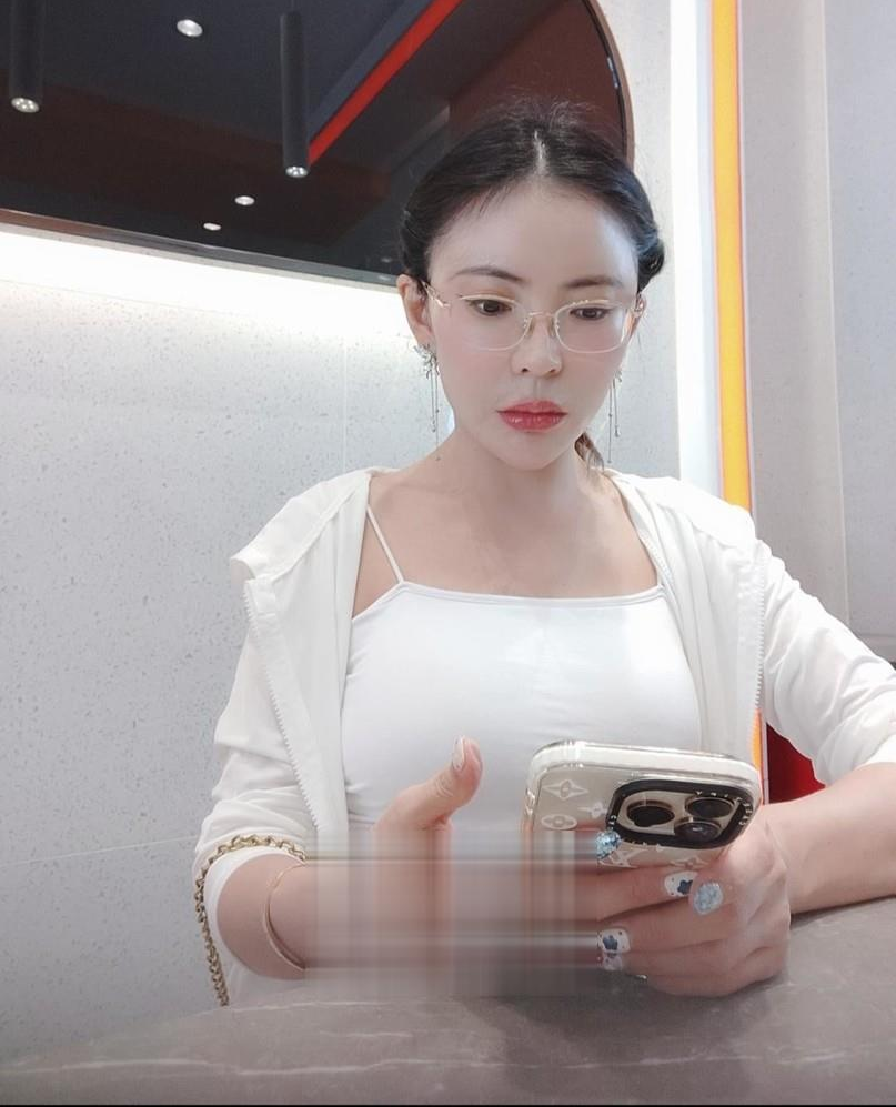 双飞小姐姐