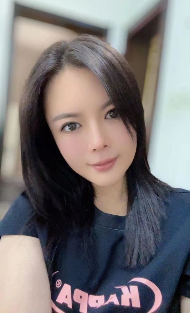 C胸小少妇