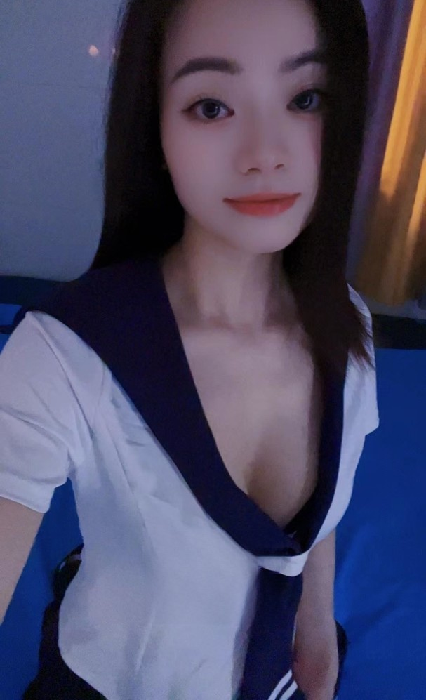 白云苗条美女茉莉