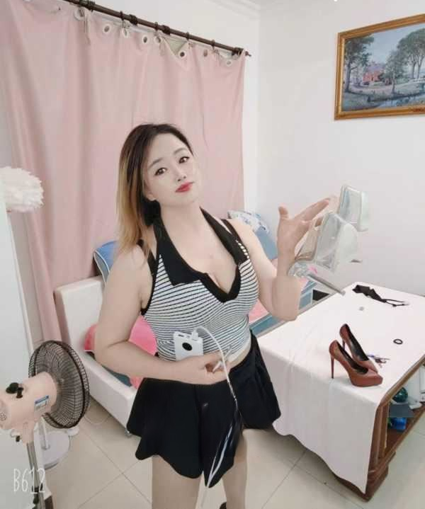 性感Q弹大奶少妇