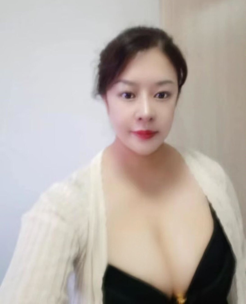 官渡区大胸风骚妹子小酒窝