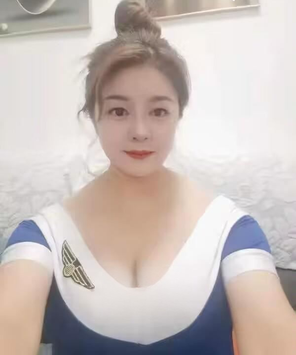 官渡区大胸风骚妹子小酒窝