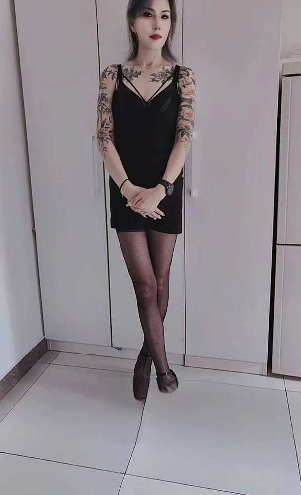 苗条美女少妇