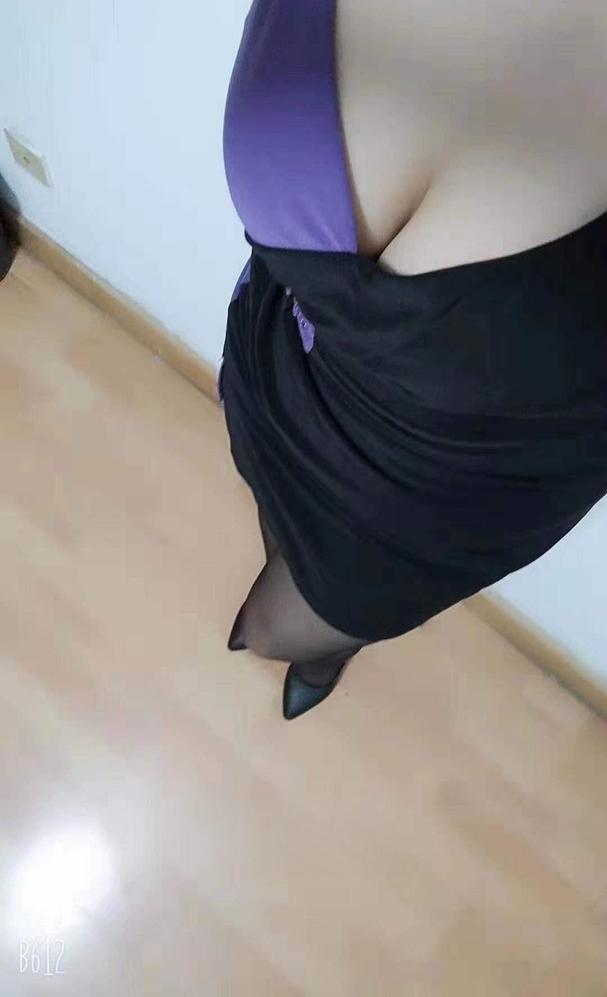 人水多多小姐姐