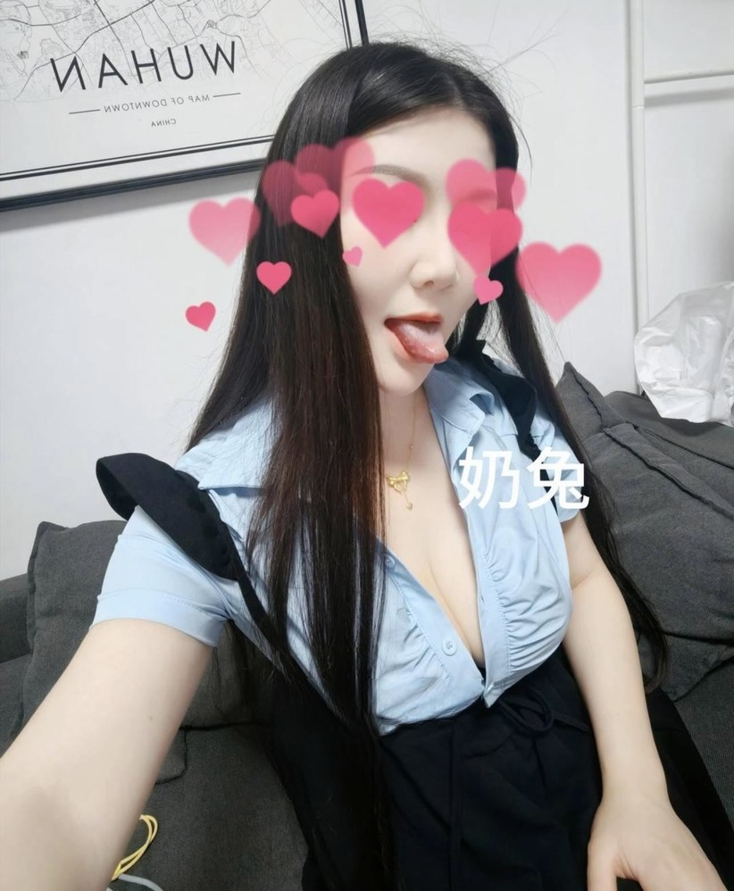 奶牛妹妹的胸太顶了
