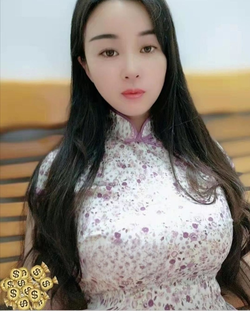 白云淫荡大胸少妇
