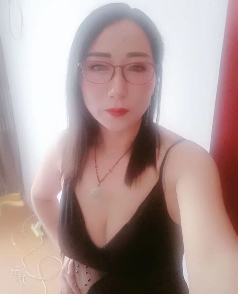 胸大很骚的少妇
