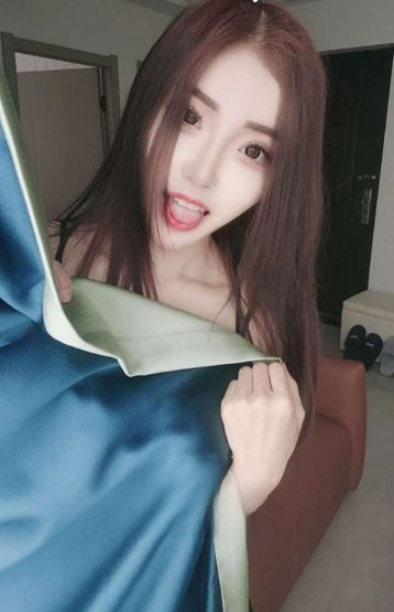 服务系苗条好身材少妇