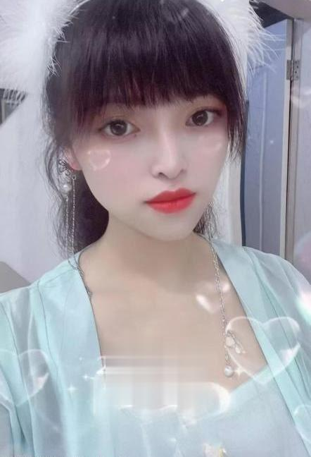 娇小服务系妹子