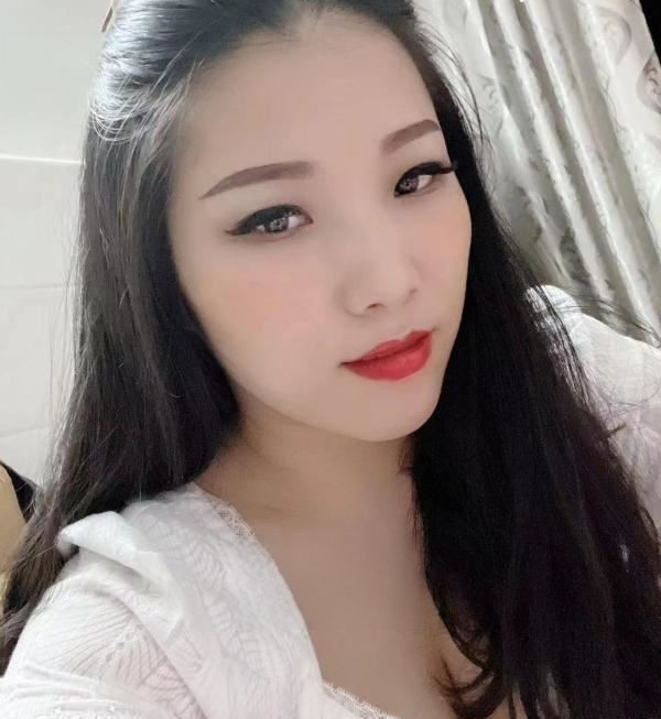 海珠舌吻大胸小姐姐
