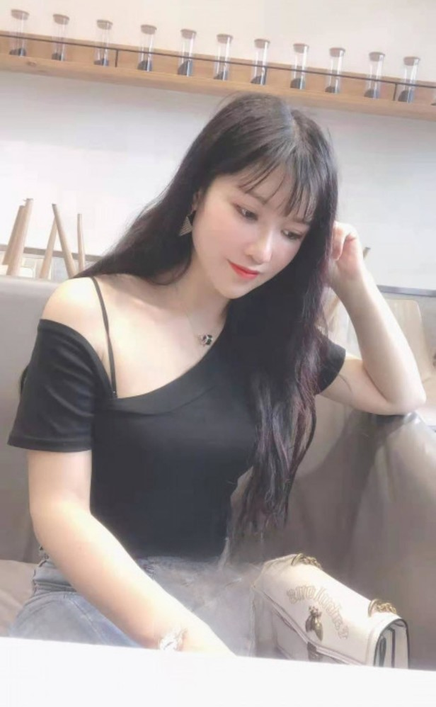 热情妩媚良家姐姐性瘾大碰就出水