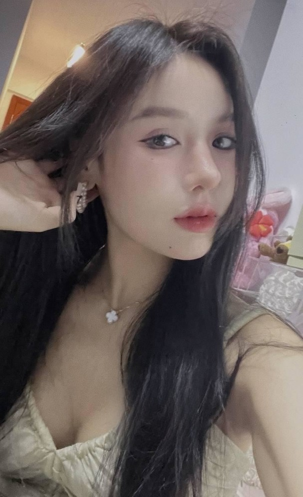 白云风骚大奶妹