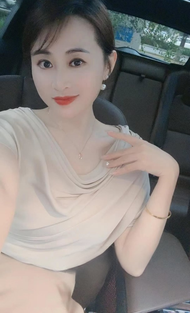 大胸性感御姐