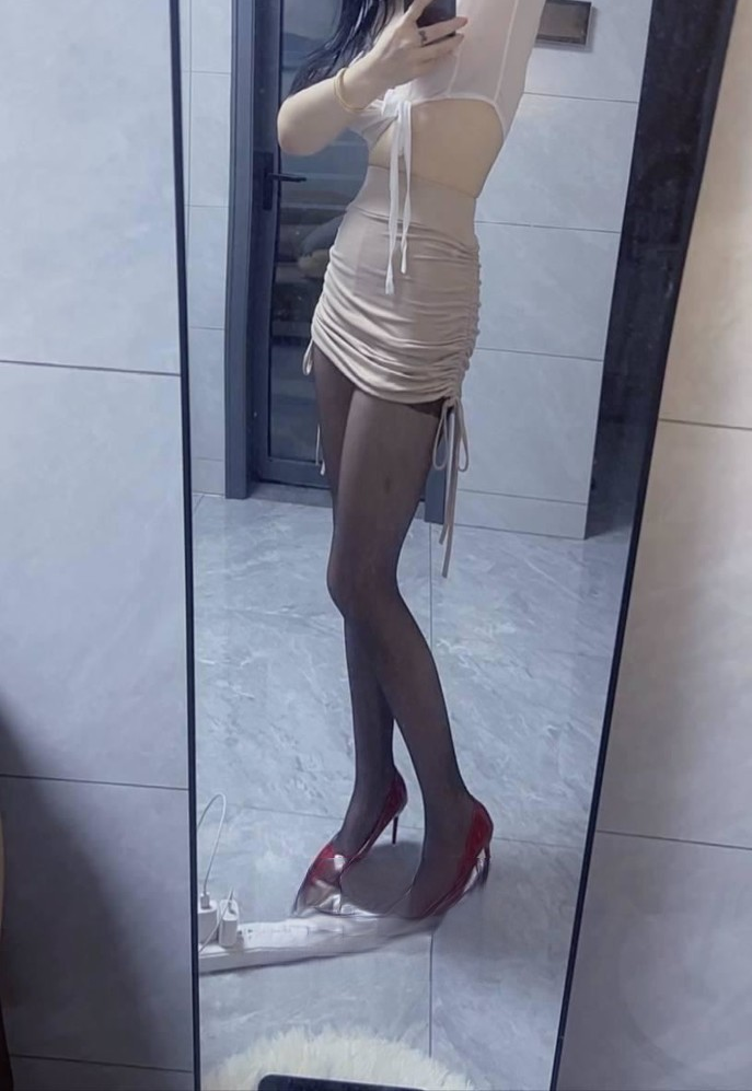 黑丝长腿骚气少妇