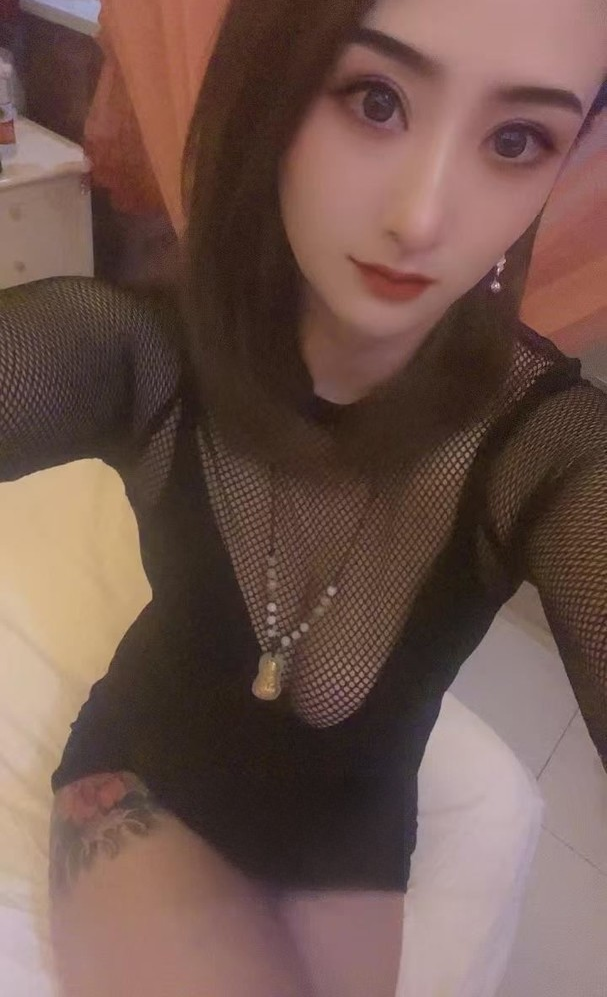 大奶纹身丰满美女