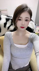 气质邻家妹妹丝袜诱惑