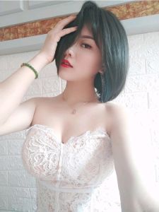短发韵味风骚女郎