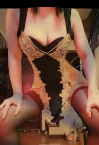 宝安美女梨形原版身材希恩
