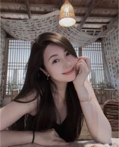 白得发光的兼职御姐