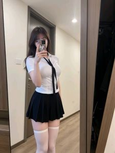 江宁173cm颜值系白皙女孩