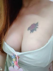 布吉万象汇挺拔美乳骚少妇