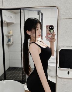 瑜伽老师妹子身材诱人