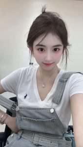 甜美白嫩大二学生妹