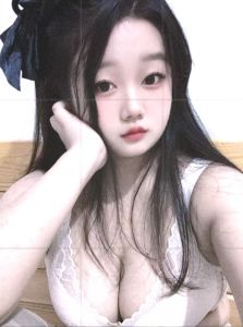 年轻大胸妹子