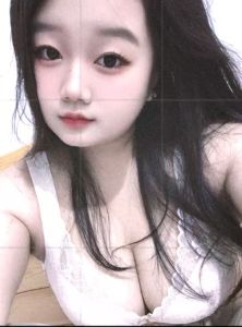 年轻大胸妹子